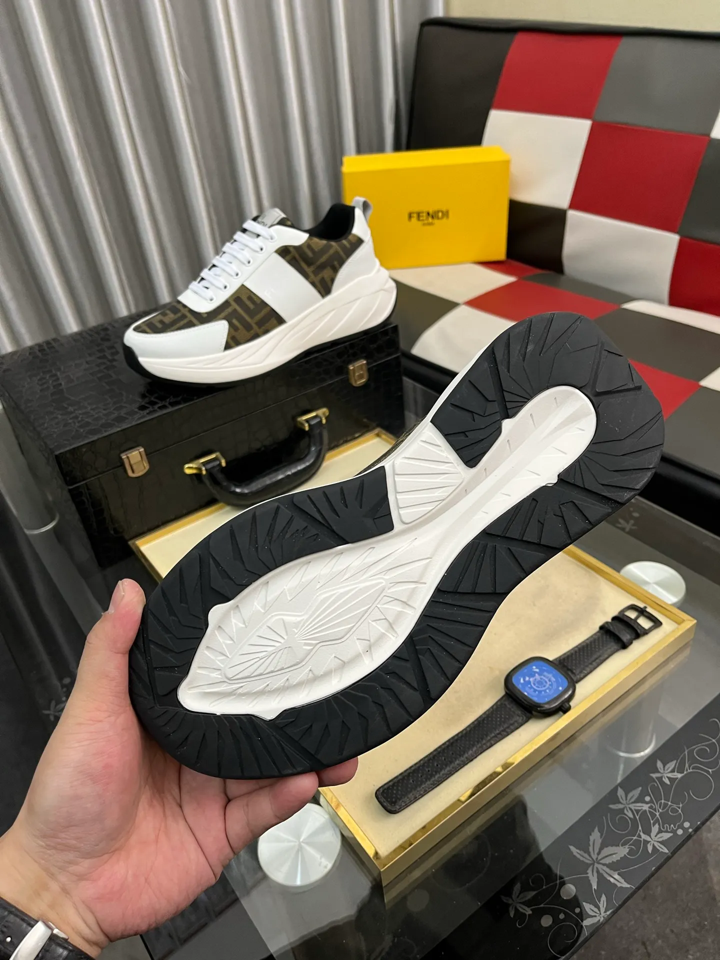 Ex-factory price: 438⌚️⌚️[Fendi] Fendi’s latest casual shoes for men! Available at counters simultaneously! A one-to-one replica of the original. Made entirely of imported top-grain calfskin, the interior is made of top-grain water-dyed cowhide, and the original factory-supplied rubber outsole. Leading new fashion concepts. Matching code: 38-442️⃣Colors available